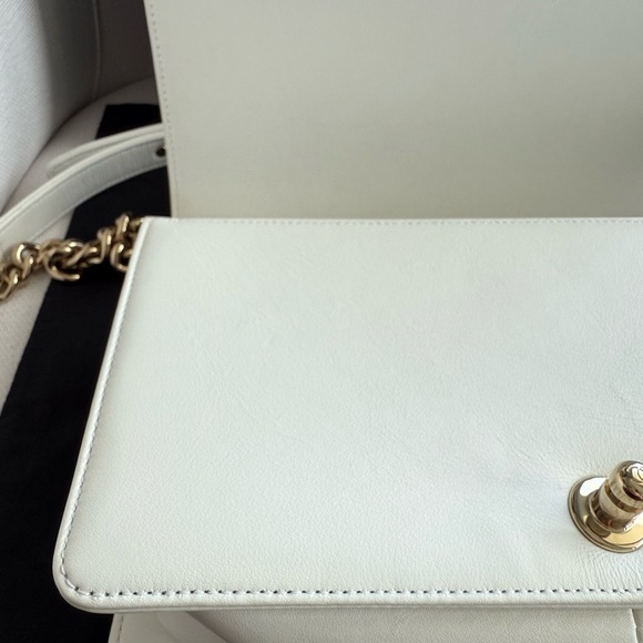 Chanel Calfskin Pearl Medium Boy Bag Flap White Handbag - Picture 13 of 16